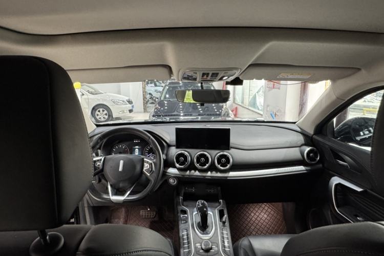 Used Wey VV5 2020 1.5T Two-Wheel Drive Color Pioneer Interior 1