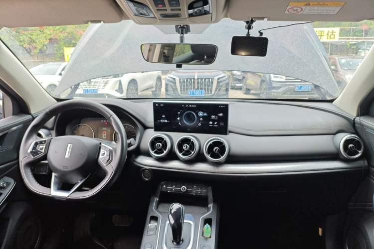 Used Wey VV5 2020 1.5T Two-Wheel Drive Color Pioneer Interior 2