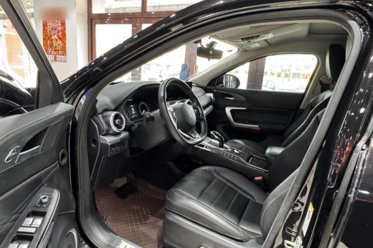 Used Wey VV5 2020 1.5T Two-Wheel Drive Color Pioneer Interior 3
