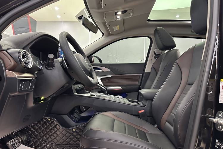 Used Wey VV5 2020 1.5T Two-Wheel Drive Color Pioneer Interior 4