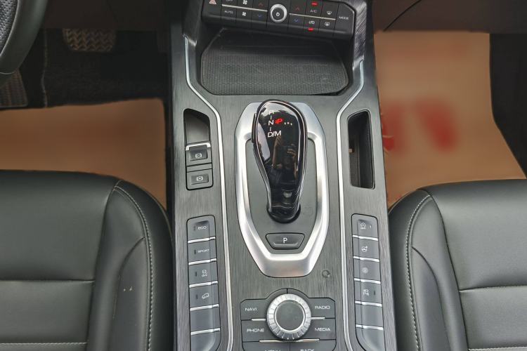 Used Wey VV5 2020 1.5T Two-Wheel Drive Color Pioneer Interior 5