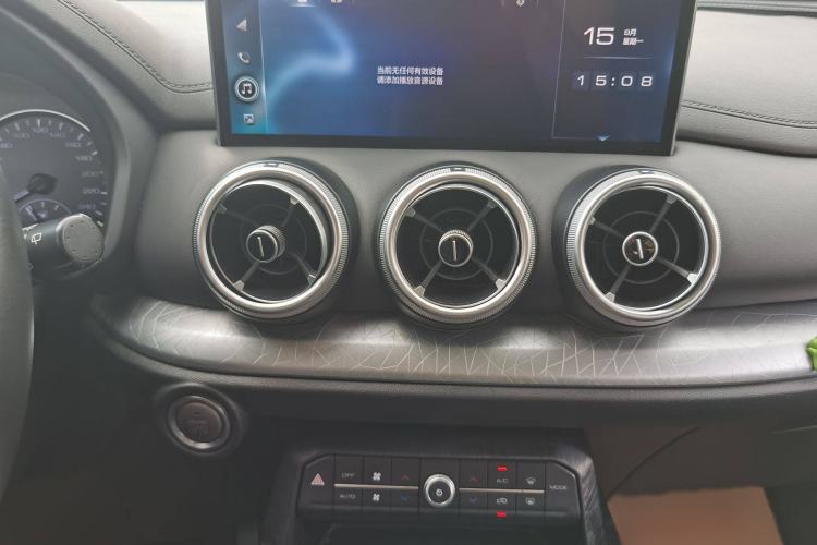 Used Wey VV5 2020 1.5T Two-Wheel Drive Color Pioneer Interior 8