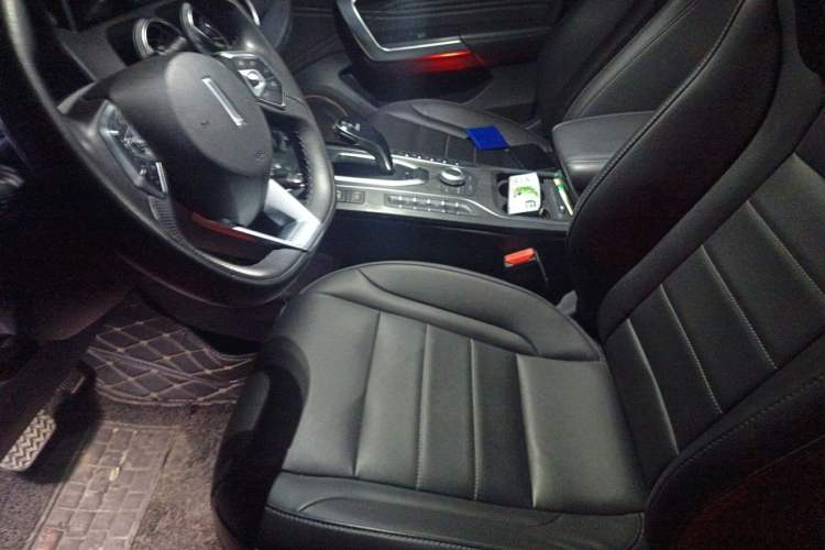 Used Wey VV5 2020 1.5T Two-Wheel Drive Color Pioneer Left Front Seat