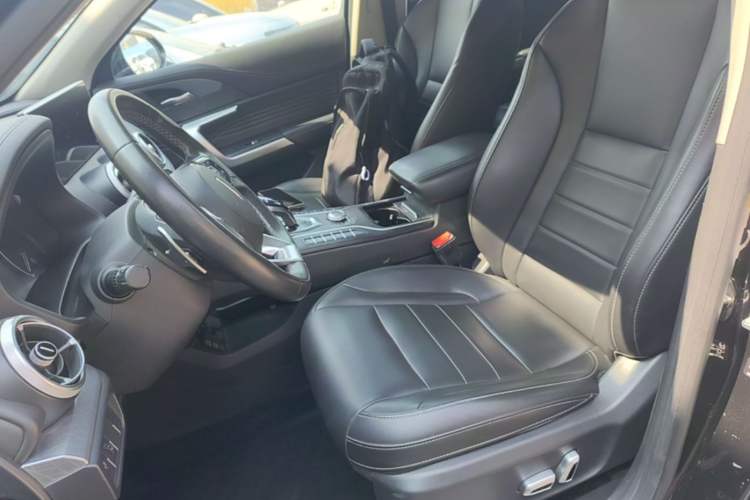 Used Wey VV5 2020 1.5T Two-Wheel Drive Color Pioneer Left Front Seat