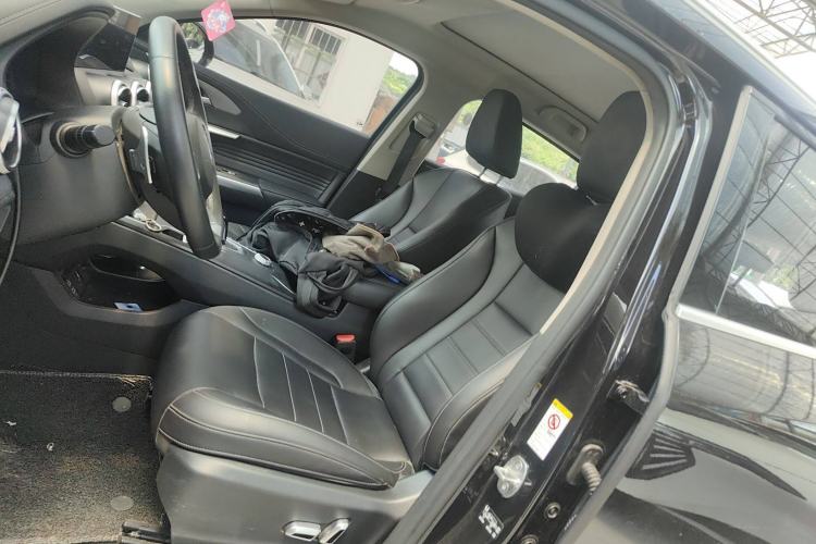 Used Wey VV5 2020 1.5T Two-Wheel Drive Color Pioneer Left Front Seat