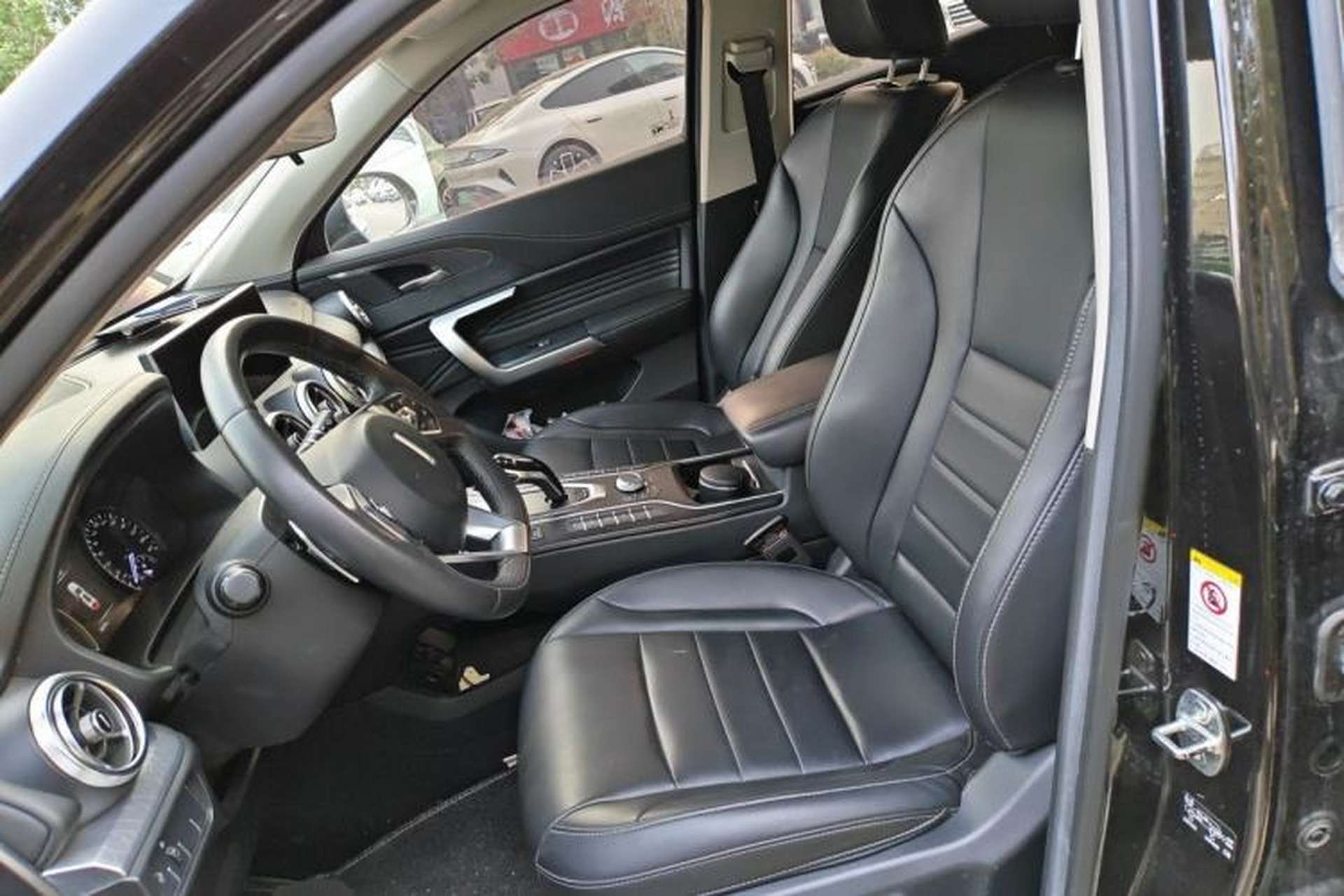 Used Wey VV5 2020 1.5T Two-Wheel Drive Color Pioneer Left Front Seat