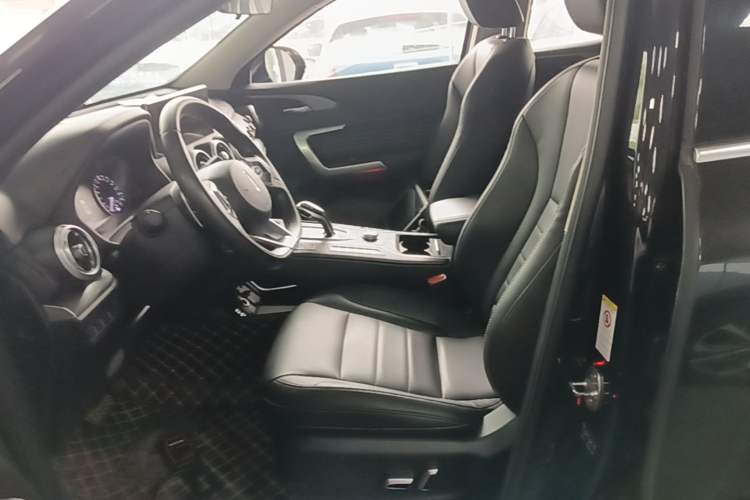 Used Wey VV5 2020 1.5T Two-Wheel Drive Color Pioneer Left Front Seat