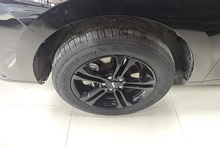Used Wey VV5 2020 1.5T Two-Wheel Drive Color Pioneer Left Front Wheel Hub