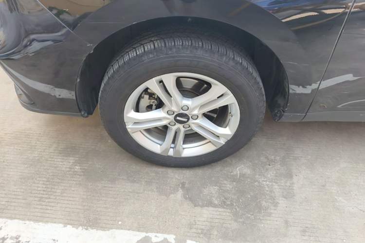 Used Wey VV5 2020 1.5T Two-Wheel Drive Color Pioneer Left Front Wheel Hub