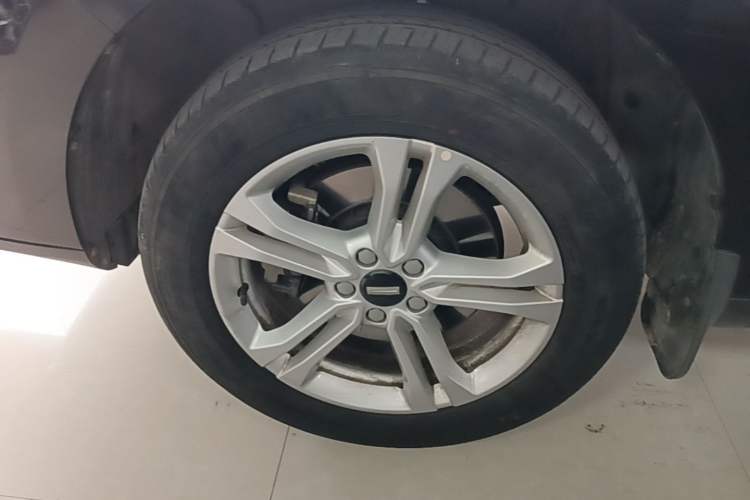 Used Wey VV5 2020 1.5T Two-Wheel Drive Color Pioneer Left Front Wheel Hub