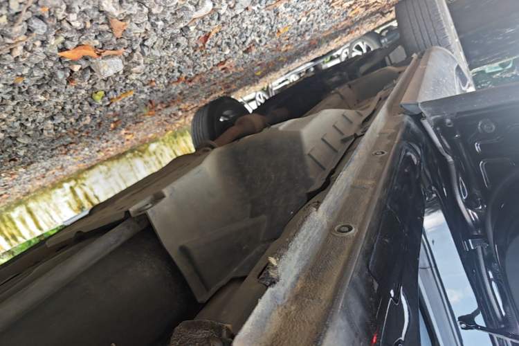 Used Wey VV5 2020 1.5T Two-Wheel Drive Smart Pioneer Left Side Sill