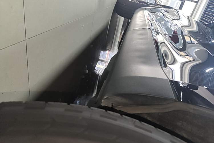 Used Wey VV5 2020 1.5T Two-Wheel Drive Color Pioneer Left Side Sill