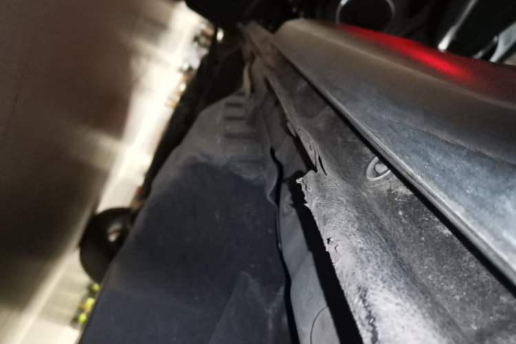 Used Wey VV5 2020 1.5T Two-Wheel Drive Smart Pioneer Left Side Sill