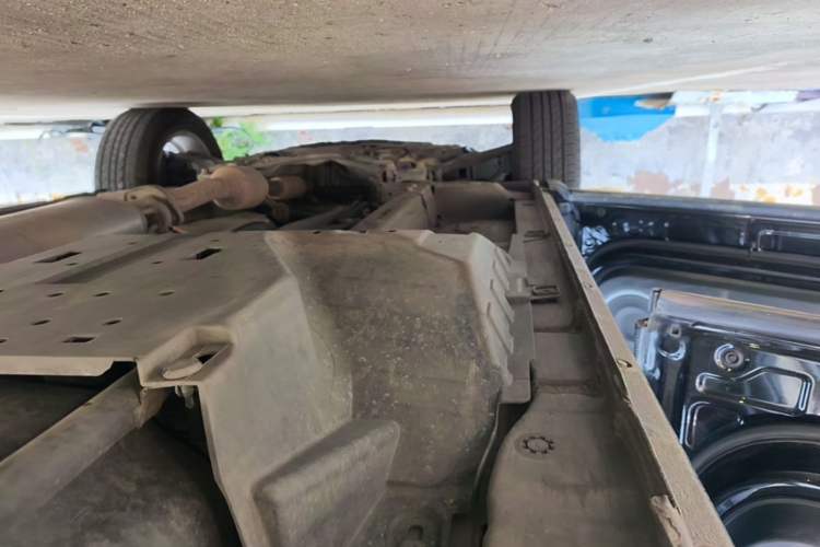 Used Wey VV5 2020 1.5T Two-Wheel Drive Color Pioneer Left Side Sill