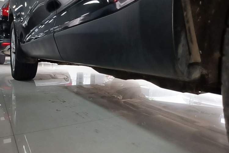 Used Wey VV5 2020 1.5T Two-Wheel Drive Color Pioneer Left Side Sill
