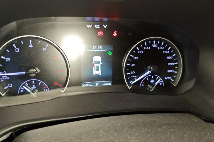 Used Wey VV5 2020 1.5T Two-Wheel Drive Color Pioneer Odometer Close Up