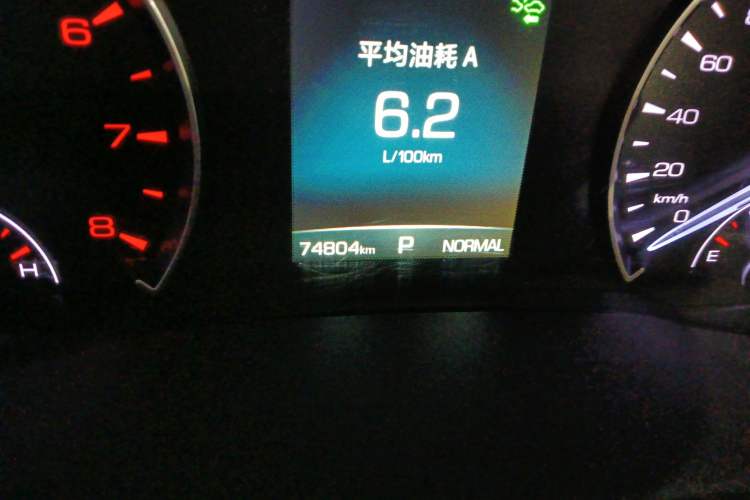 Used Wey VV5 2020 1.5T Two-Wheel Drive Color Pioneer Odometer Close Up