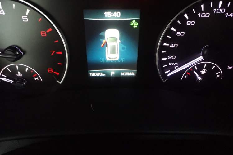 Used Wey VV5 2020 1.5T Two-Wheel Drive Color Pioneer Odometer Close Up