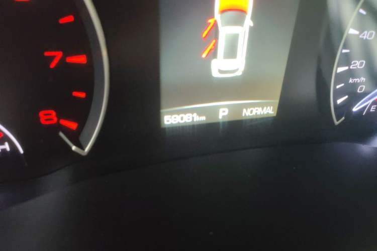 Used Wey VV5 2020 1.5T Two-Wheel Drive Color Pioneer Odometer Close Up