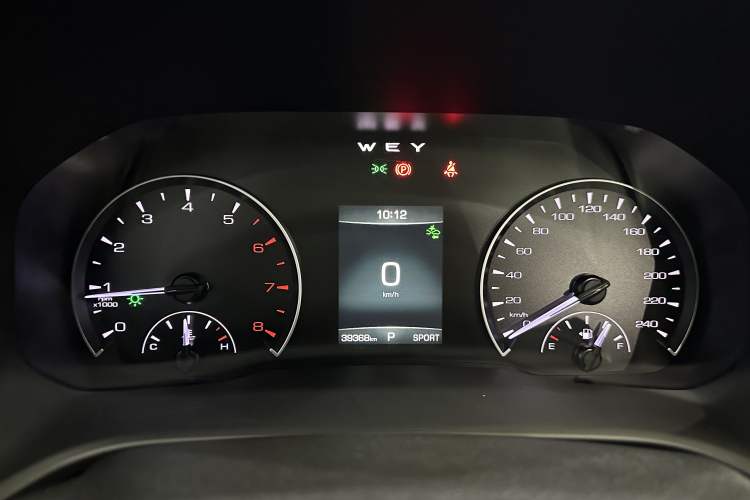 Used Wey VV5 2020 1.5T Two-Wheel Drive Color Pioneer Odometer Close Up