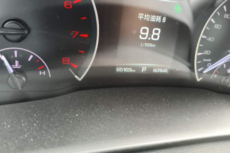 Used Wey VV5 2020 1.5T Two-Wheel Drive Color Pioneer Odometer Close Up