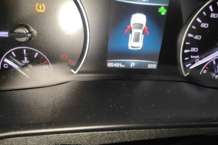 Used Wey VV5 2020 1.5T Two-Wheel Drive Color Pioneer Odometer Close Up