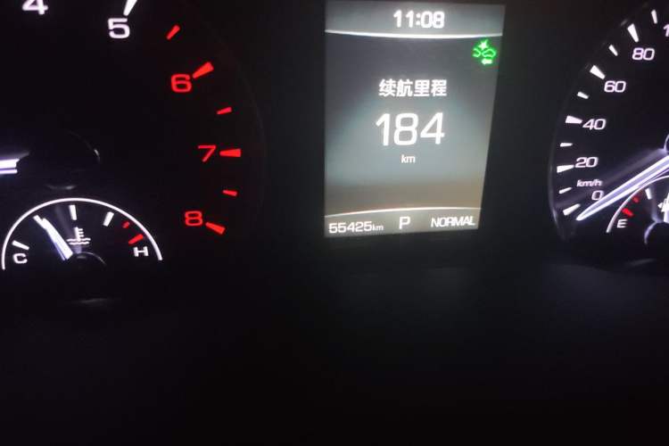 Used Wey VV5 2020 1.5T Two-Wheel Drive Color Pioneer Odometer Close Up