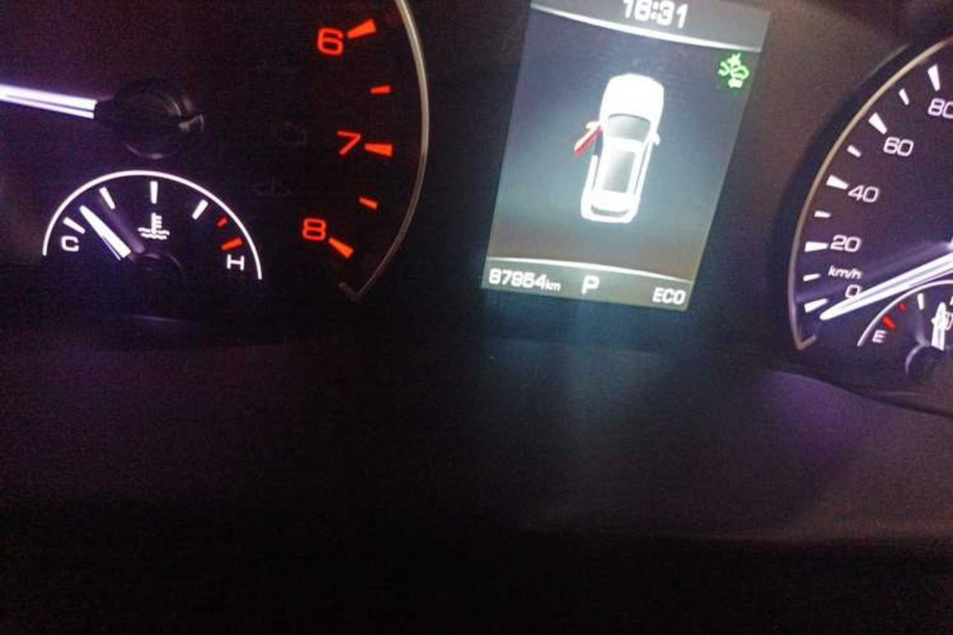 Used Wey VV5 2020 1.5T Two-Wheel Drive Color Pioneer Odometer Close Up