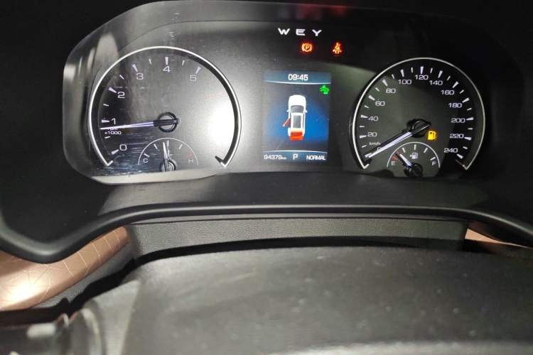 Used Wey VV5 2020 1.5T Two-Wheel Drive Color Pioneer Odometer Close Up