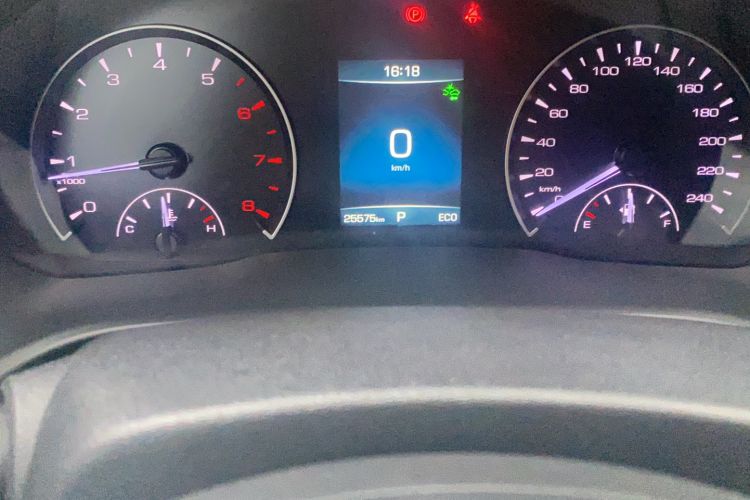 Used Wey VV5 2020 1.5T Two-Wheel Drive Color Pioneer Odometer Close Up