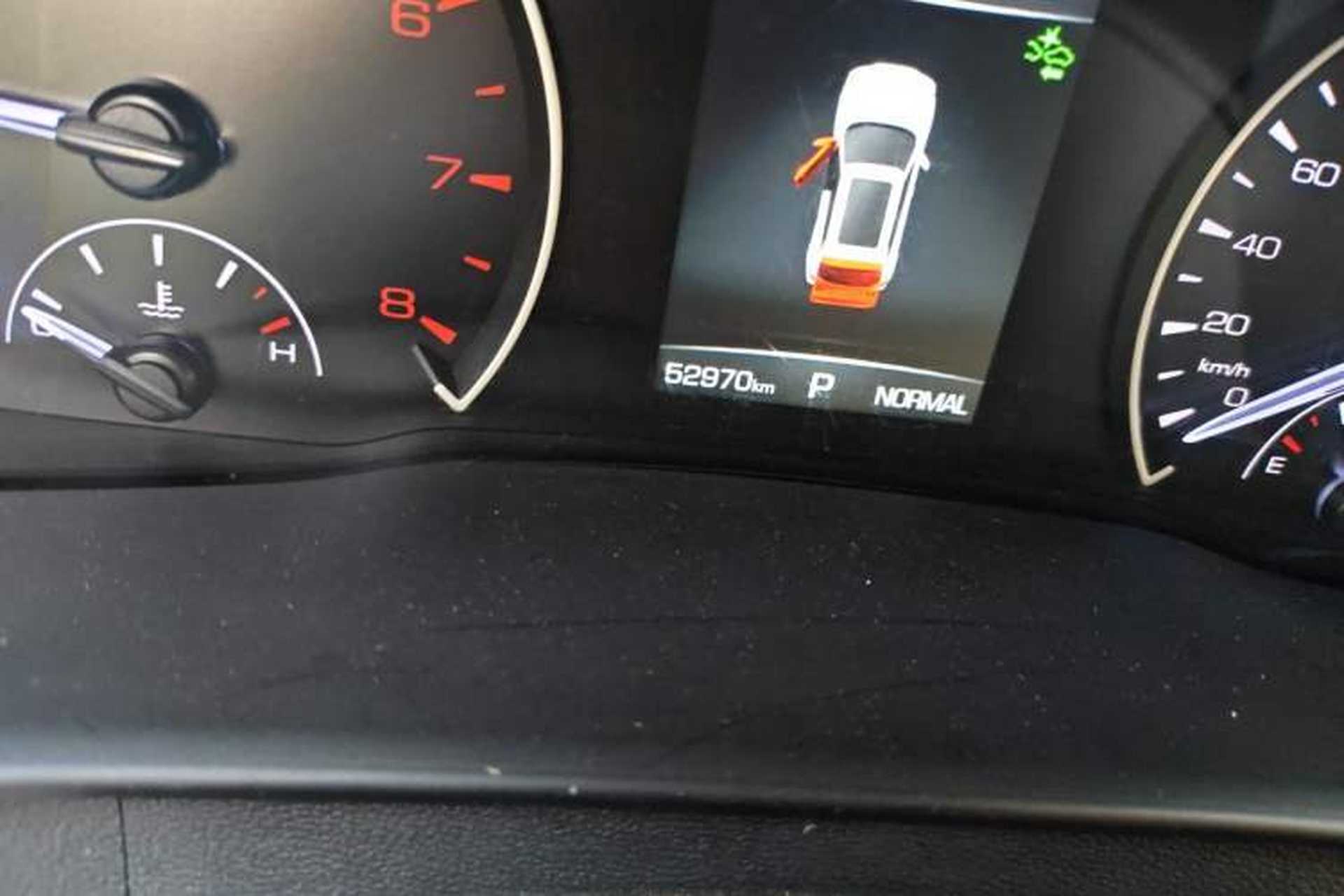 Used Wey VV5 2020 1.5T Two-Wheel Drive Color Pioneer Odometer Close Up