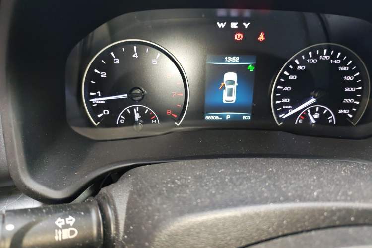 Used Wey VV5 2020 1.5T Two-Wheel Drive Color Pioneer Odometer Close Up