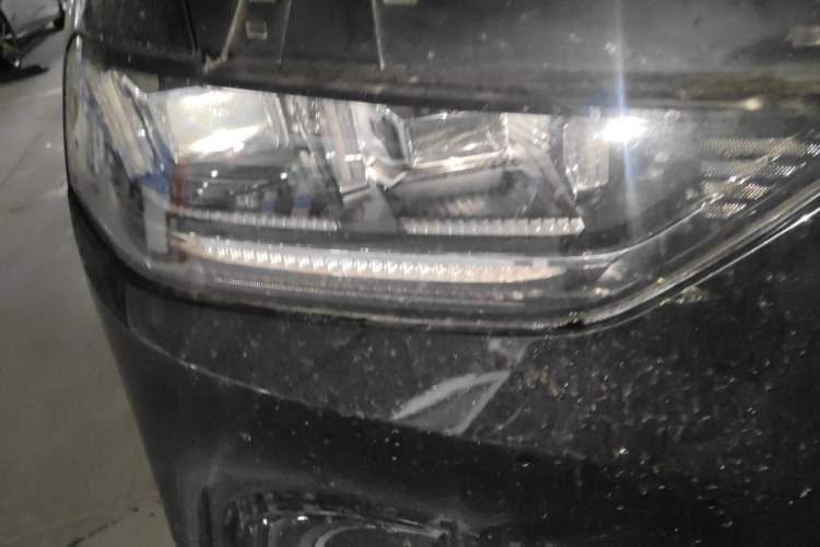 Used Wey VV5 2020 1.5T Two-Wheel Drive Color Pioneer Right Front Headlight