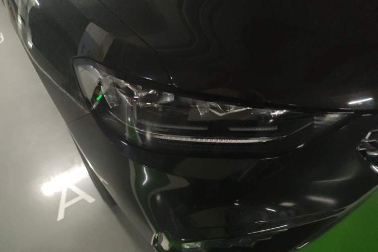 Used Wey VV5 2020 1.5T Two-Wheel Drive Color Pioneer Right Front Headlight