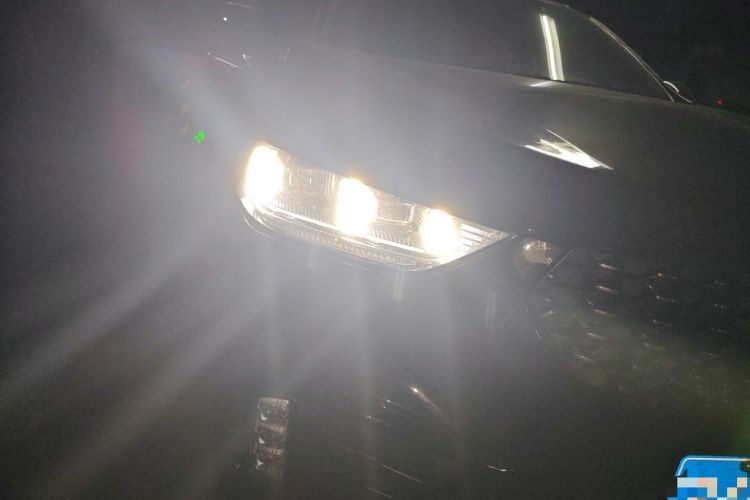 Used Wey VV5 2020 1.5T Two-Wheel Drive Color Pioneer Right Front Headlight