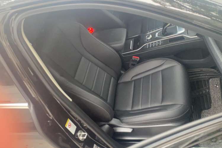 Used Wey VV5 2020 1.5T Two-Wheel Drive Color Pioneer Right Front Seat