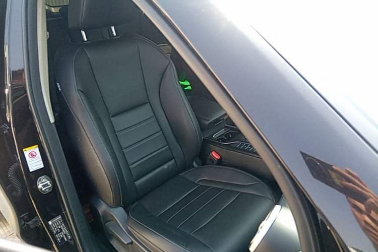 Used Wey VV5 2020 1.5T Two-Wheel Drive Color Pioneer Right Front Seat
