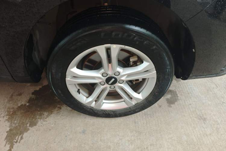 Used Wey VV5 2020 1.5T Two-Wheel Drive Color Pioneer Right Front Wheel Hub