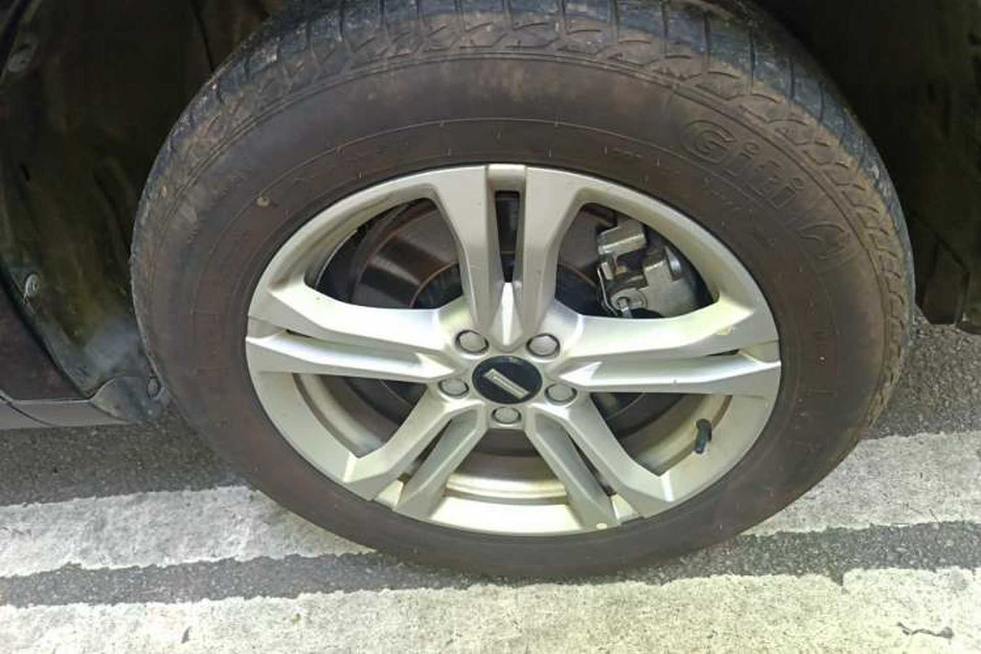 Used Wey VV5 2020 1.5T Two-Wheel Drive Color Pioneer Right Front Wheel Hub