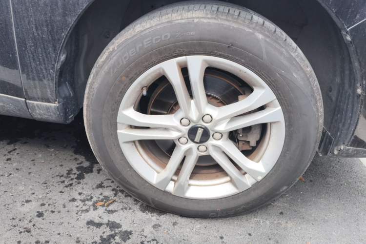 Used Wey VV5 2020 1.5T Two-Wheel Drive Color Pioneer Right Front Wheel Hub