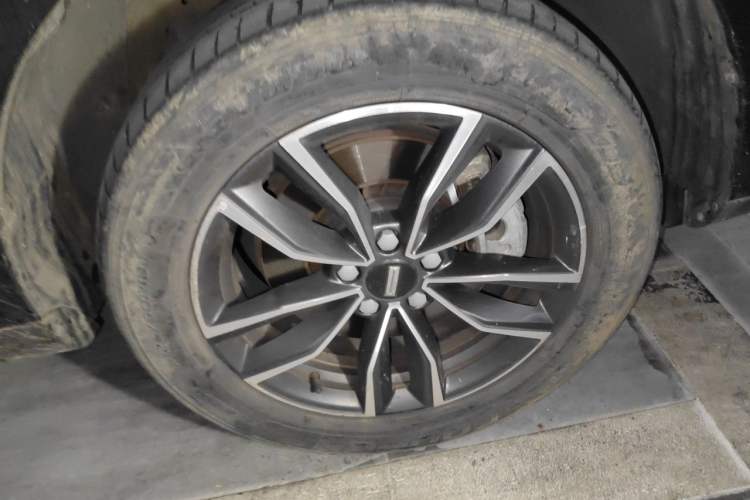 Used Wey VV5 2020 1.5T Two-Wheel Drive Color Pioneer Right Front Wheel Hub