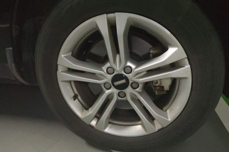 Used Wey VV5 2020 1.5T Two-Wheel Drive Color Pioneer Right Front Wheel Hub