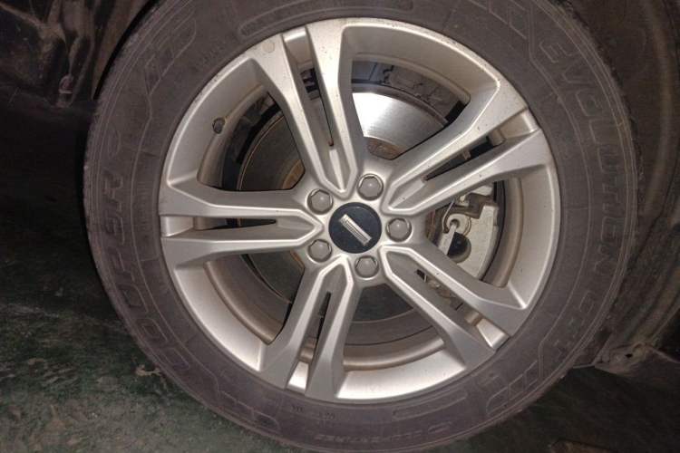 Used Wey VV5 2020 1.5T Two-Wheel Drive Color Pioneer Right Front Wheel Hub