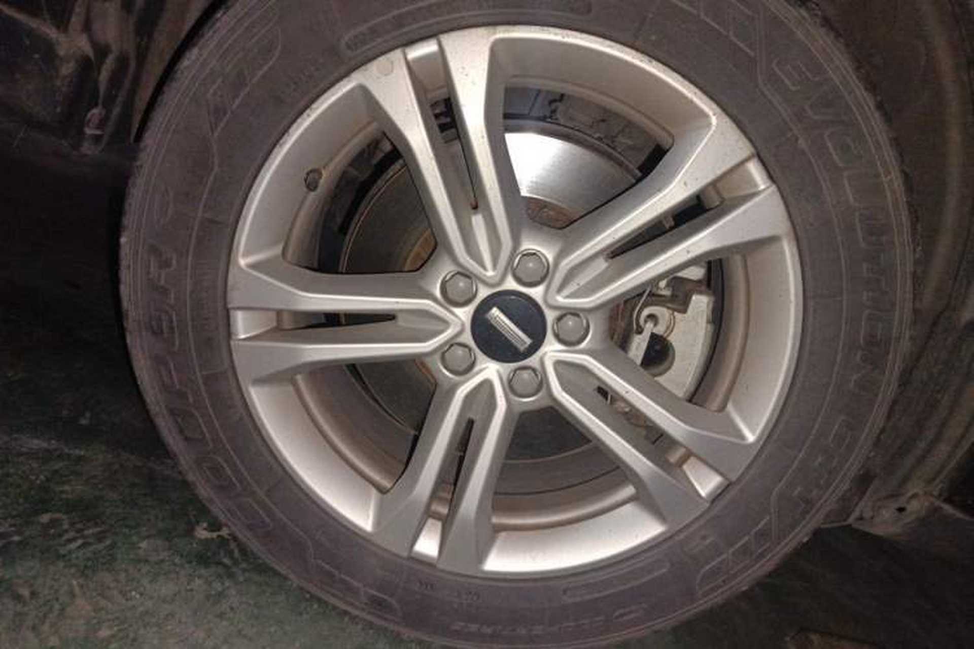 Used Wey VV5 2020 1.5T Two-Wheel Drive Color Pioneer Right Front Wheel Hub