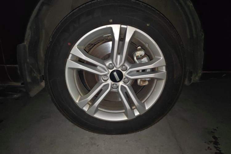 Used Wey VV5 2020 1.5T Two-Wheel Drive Color Pioneer Right Front Wheel Hub