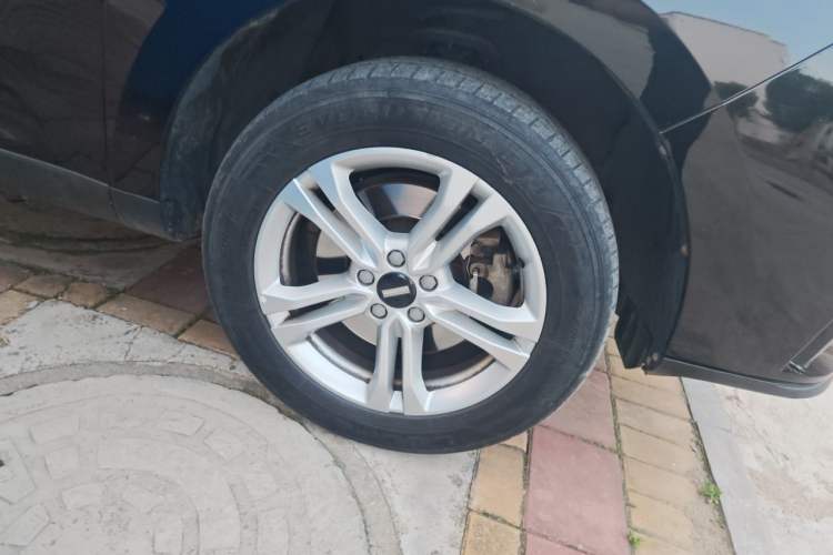 Used Wey VV5 2020 1.5T Two-Wheel Drive Color Pioneer Right Front Wheel Hub