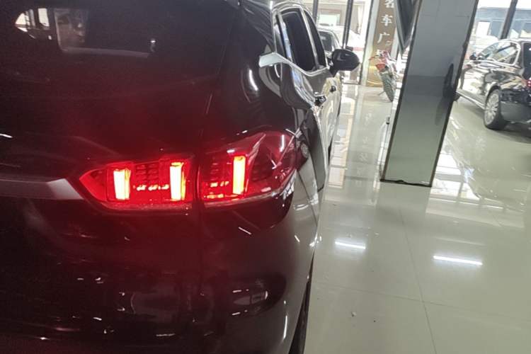 Used Wey VV5 2020 1.5T Two-Wheel Drive Color Pioneer Right Rear Taillight