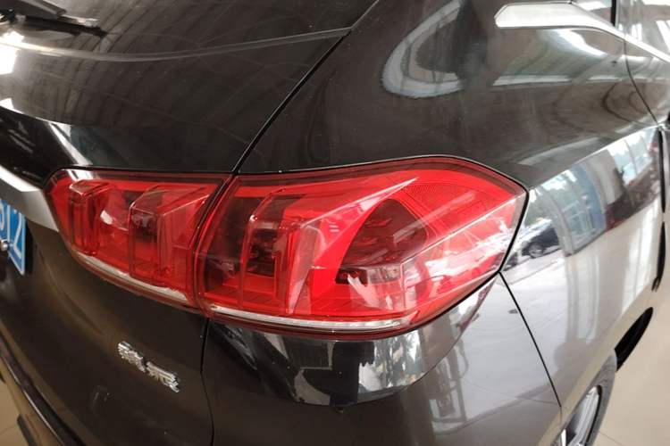 Used Wey VV5 2020 1.5T Two-Wheel Drive Smart Pioneer Right Rear Taillight