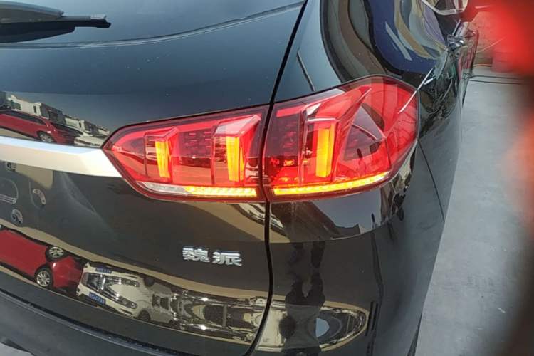Used Wey VV5 2020 1.5T Two-Wheel Drive Smart Pioneer Right Rear Taillight