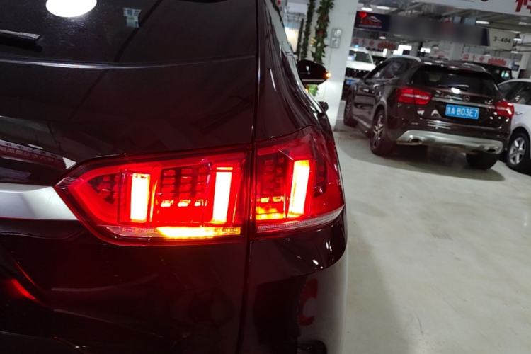 Used Wey VV5 2020 1.5T Two-Wheel Drive Smart Pioneer Right Rear Taillight